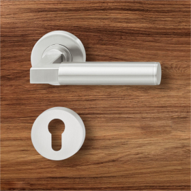 Tay gạt có nắp che