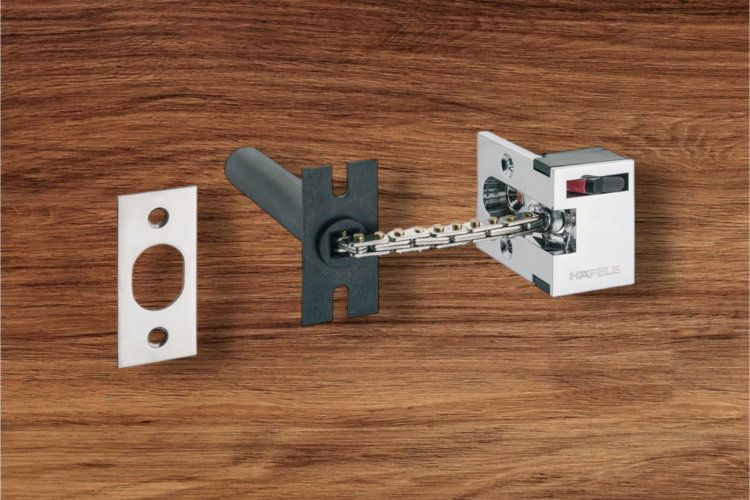 Chốt cửa an toàn, cho cửa gỗ mở hướng vào bên trong